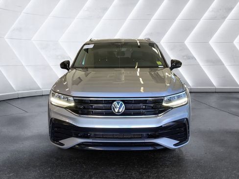 Used 2022 Volkswagen Tiguan SE R-Line image 2