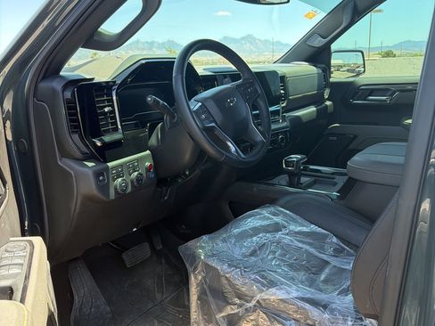 Used 2025 Chevrolet Silverado 1500 ZR2 AWD/4WD image 13