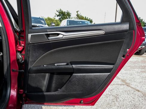 Used 2018 Ford Fusion SE w/ Fusion SE Technology Package image 43