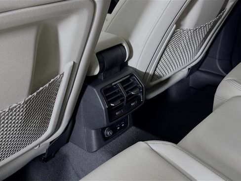 Certified 2025 Audi Q3 2.0T Premium AWD/4WD image 17