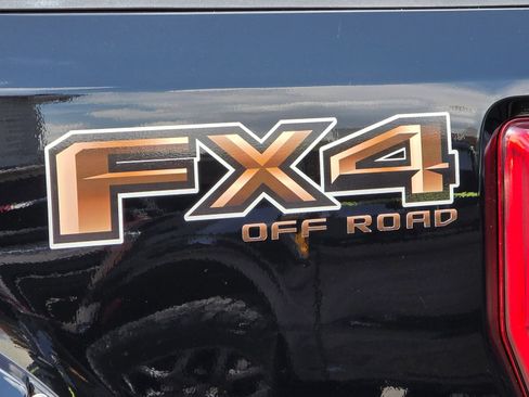 Used 2019 Ford F250 XLT w/ XLT Value Package AWD/4WD image 38
