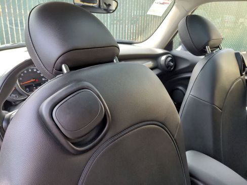 Used 2019 MINI Cooper 2-Door Hardtop image 18