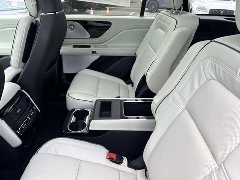 New 2026 Lincoln Aviator Black Label w/ Black Label Special Edition AWD/4WD image 18