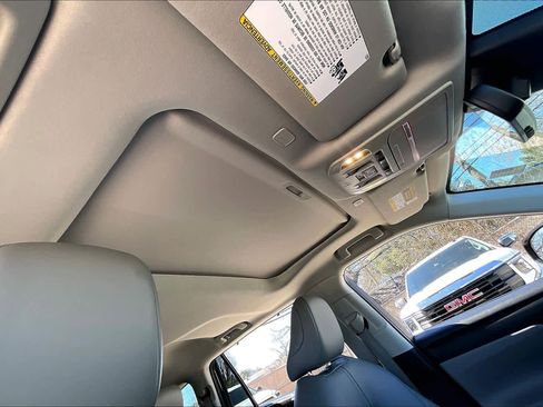 Used 2023 Toyota Highlander XLE image 14