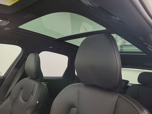 New 2026 Volvo XC60 B5 Ultra w/ Protection Package Premier AWD/4WD image 19