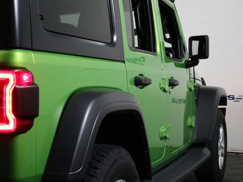 Used 2018 Jeep Wrangler Unlimited Sport S AWD/4WD image 5
