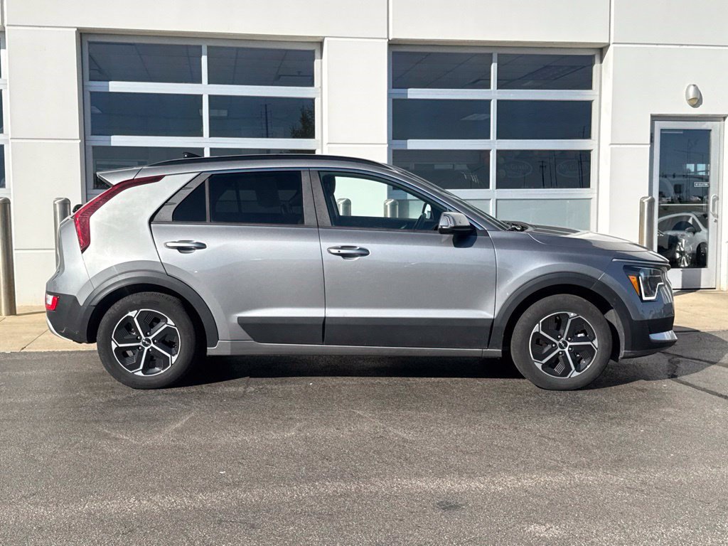 Used 2024 Kia Niro EX FWD image 3