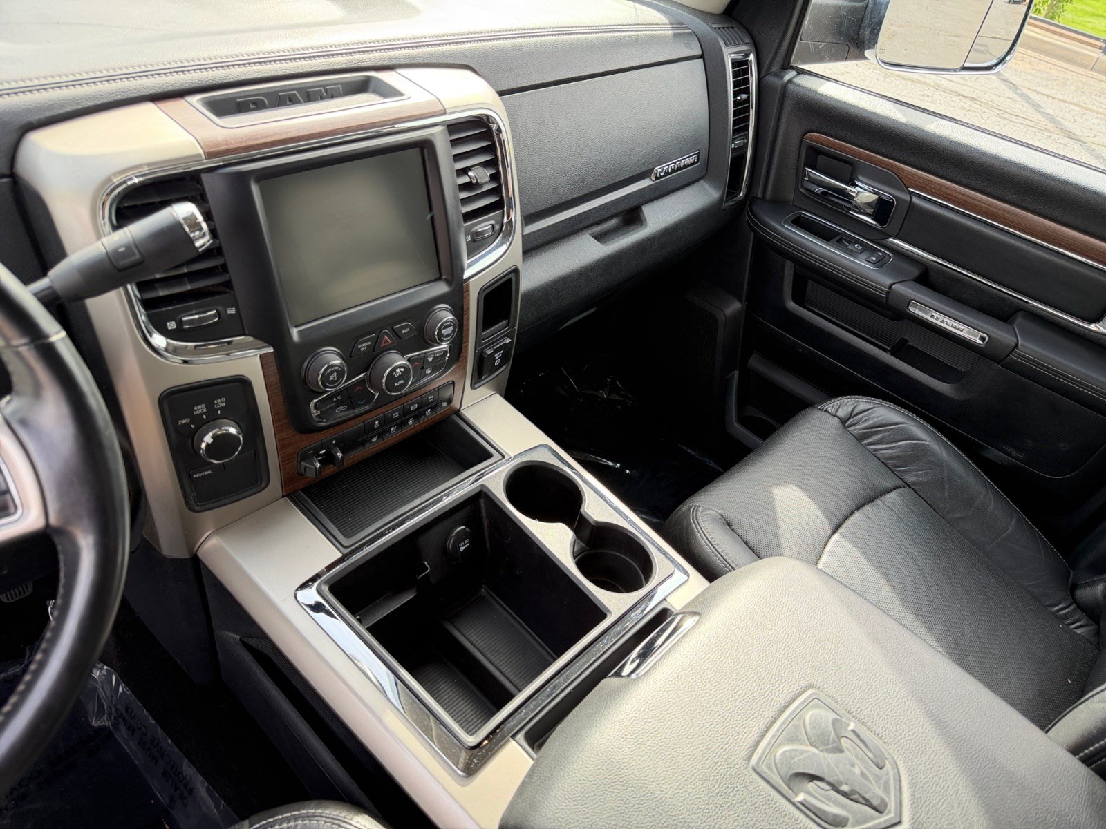 Used 2015 RAM 2500 Laramie w/ Convenience Group AWD/4WD image 15