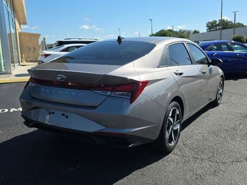 Certified 2023 Hyundai Elantra SEL w/ Convenience Package FWD image 4