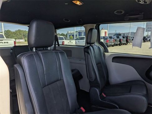 Used 2020 Dodge Grand Caravan SXT image 23