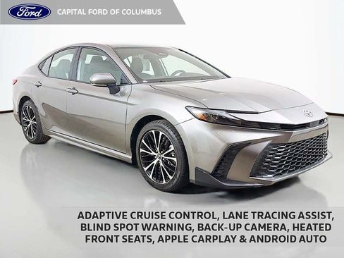 Used 2026 Toyota Camry SE FWD image 1