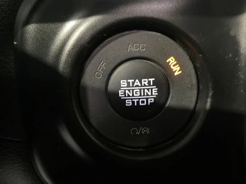 Used 2022 Jeep Gladiator Willys image 17