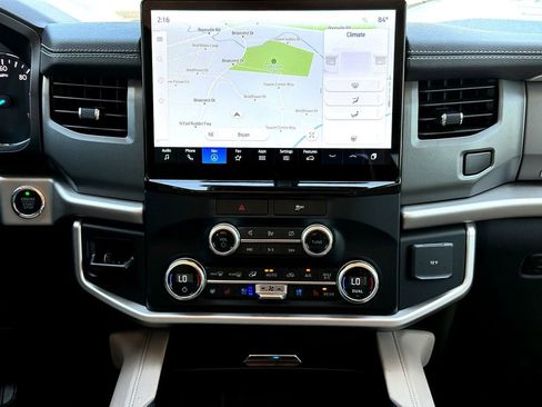 Used 2023 Ford Expedition XLT image 30