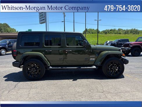 Used 2023 Jeep Wrangler Unlimited Sahara AWD/4WD image 5