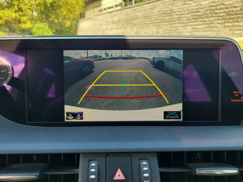 Used 2021 Lexus ES 300h w/ Premium Package image 16