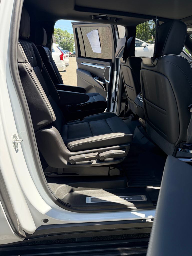 Certified 2026 Cadillac Escalade ESV Sport w/ Touring Package AWD/4WD image 7