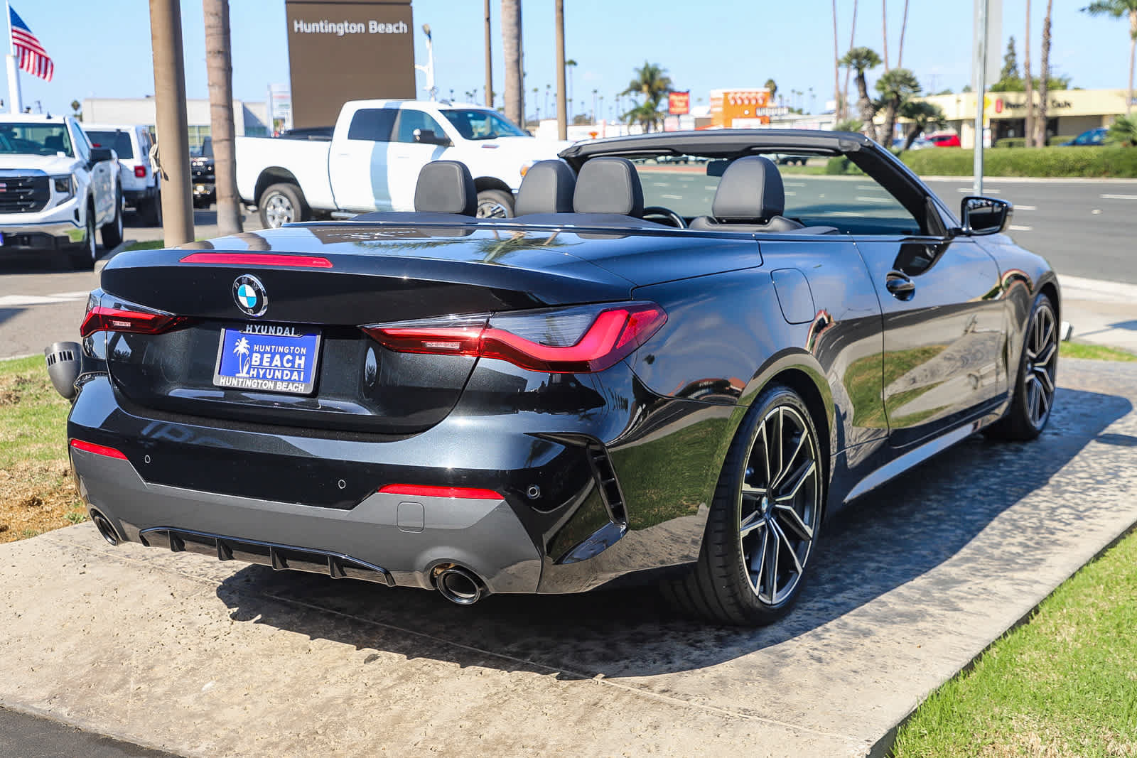 Used 2024 BMW 430i Convertible w/ M Sport Package RWD image 6