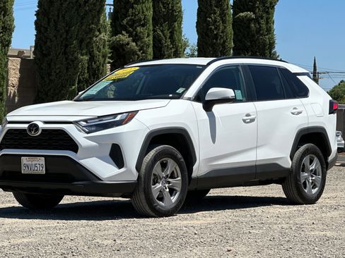 Used 2022 Toyota RAV4 XLE FWD image 8