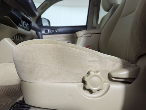 Used 2011 Toyota Tacoma PreRunner image 25