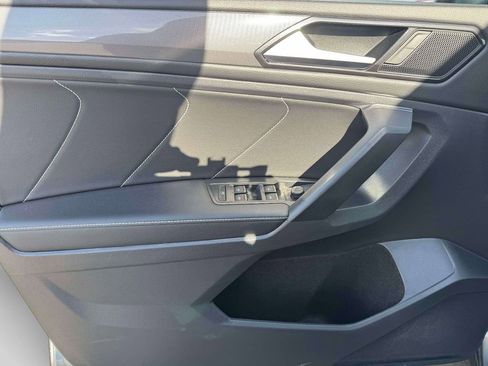 Used 2023 Volkswagen Tiguan SE image 16