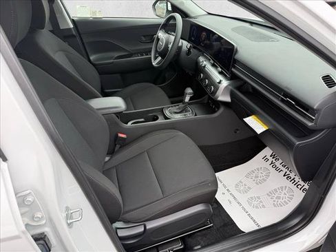 Certified 2025 Hyundai Kona SE FWD image 17