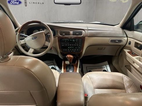 Used 2005 Ford Taurus SEL image 2