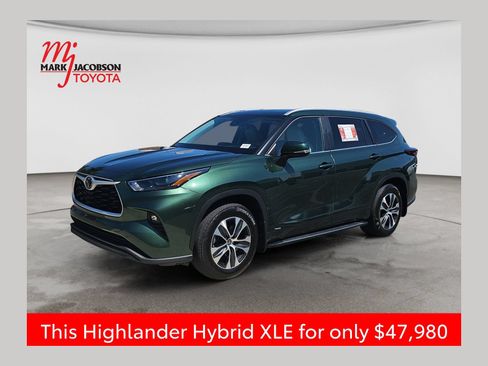 Used 2025 Toyota Highlander XLE AWD/4WD image 1