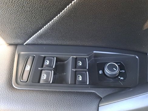 Certified 2022 Volkswagen Tiguan SE image 30