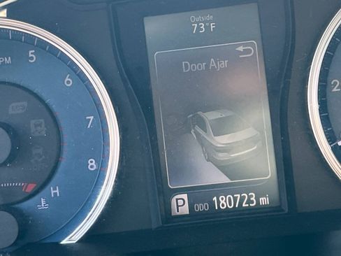 Used 2016 Toyota Camry LE FWD image 4
