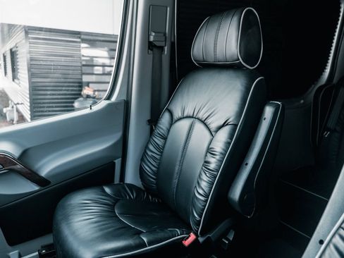 Used 2018 Mercedes-Benz Sprinter 3500 image 5
