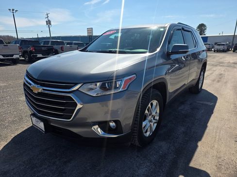 Used 2021 Chevrolet Traverse LT image 1