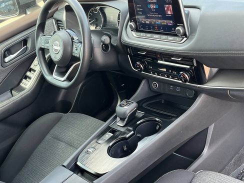 Used 2022 Nissan Rogue SV FWD image 9