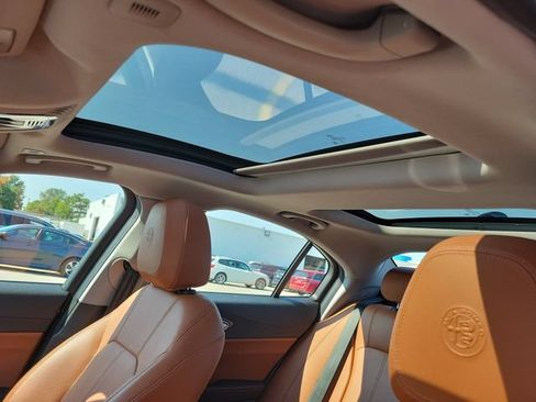 Used 2019 Alfa Romeo Giulia Ti RWD image 6