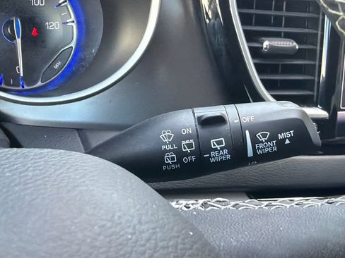 Used 2024 Chrysler Pacifica Touring-L FWD image 25