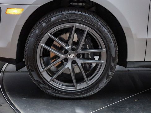 Certified 2025 Porsche Macan Turbo image 10