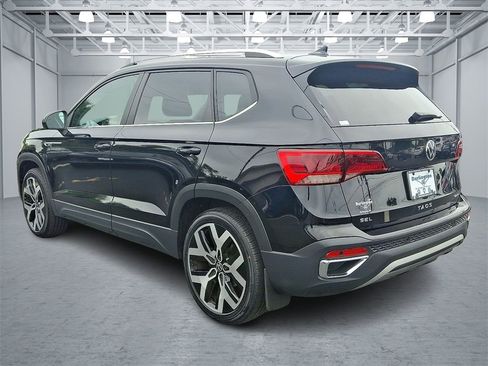 Used 2023 Volkswagen Taos SEL image 4