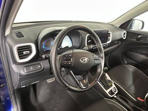 Used 2023 Hyundai Venue Limited FWD image 14