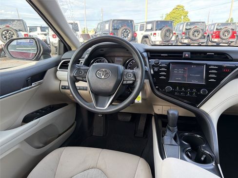 Used 2018 Toyota Camry LE FWD image 20