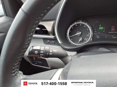 Used 2022 Toyota Highlander XLE AWD/4WD image 25