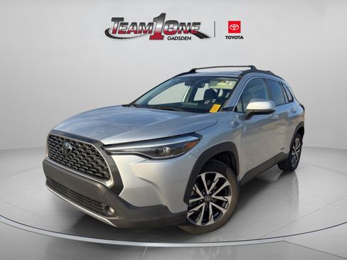 Used 2022 Toyota Corolla Cross XLE image 5