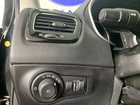 Used 2020 Jeep Compass Latitude image 16