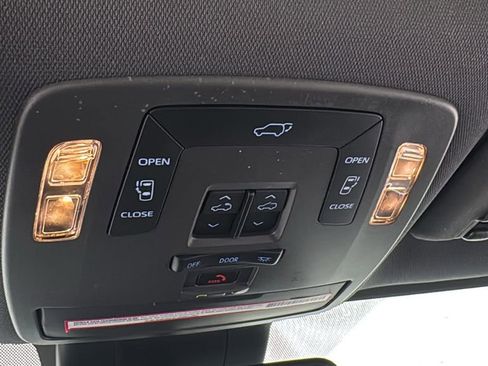 Used 2023 Toyota Sienna XSE image 31