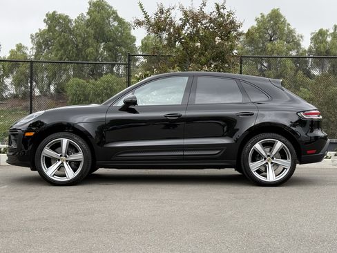 Used 2025 Porsche Macan image 2