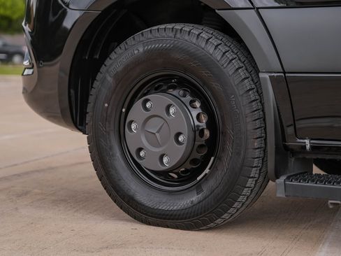 Used 2024 Mercedes-Benz Sprinter 3500 image 93