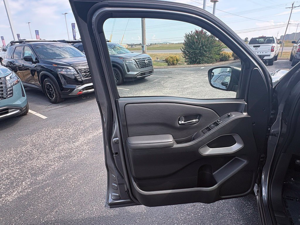 Used 2024 Nissan Frontier SV w/ Technology Package RWD image 21