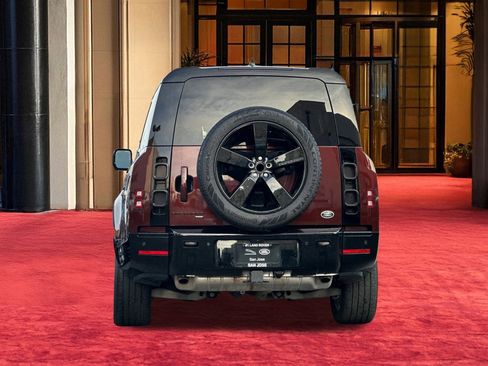 Used 2023 Land Rover Defender 130 X-Dynamic SE image 11