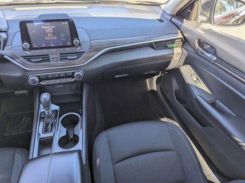 Used 2024 Nissan Altima 2.5 SV image 8