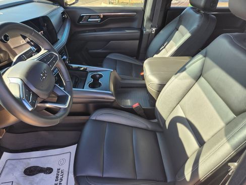 Used 2025 Chevrolet Suburban Z71 w/ Z71 Off-Road Package image 7