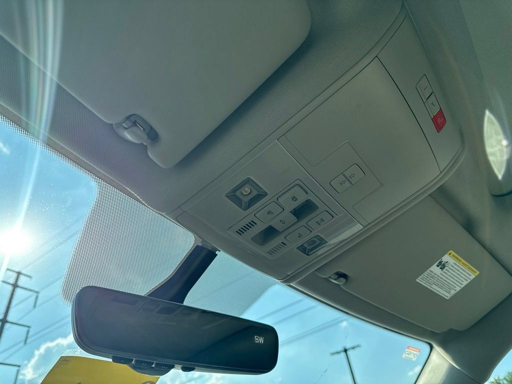 Used 2023 Volkswagen Atlas SE w/ Panoramic Sunroof Package FWD image 23