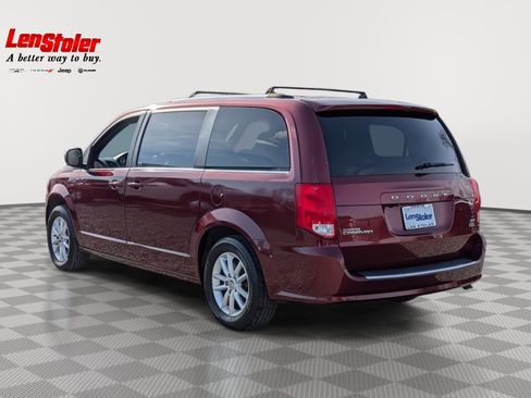Used 2019 Dodge Grand Caravan SXT image 3